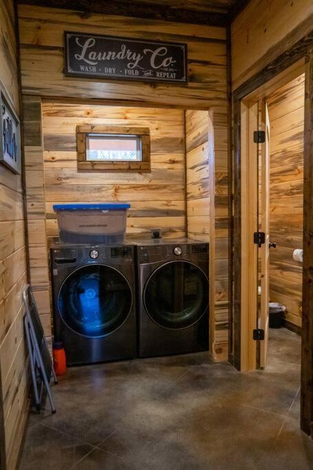 The Big Tex Luxury Cabin Is Epic Broken Bow Bagian luar foto