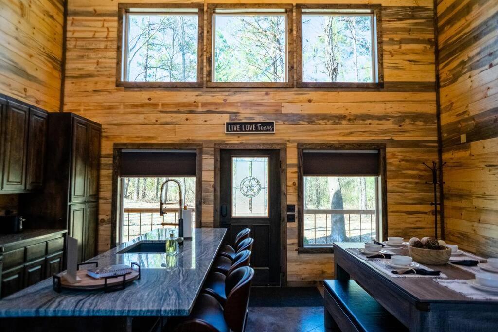 The Big Tex Luxury Cabin Is Epic Broken Bow Bagian luar foto