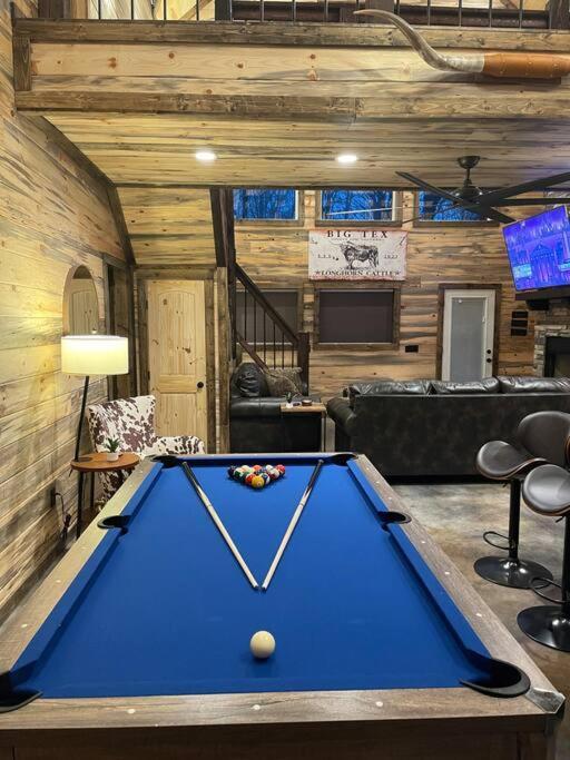 The Big Tex Luxury Cabin Is Epic Broken Bow Bagian luar foto
