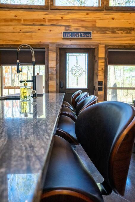 The Big Tex Luxury Cabin Is Epic Broken Bow Bagian luar foto