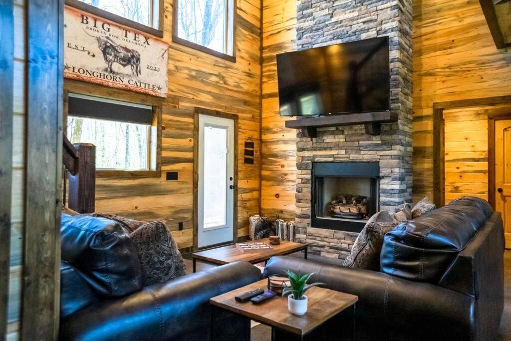The Big Tex Luxury Cabin Is Epic Broken Bow Bagian luar foto