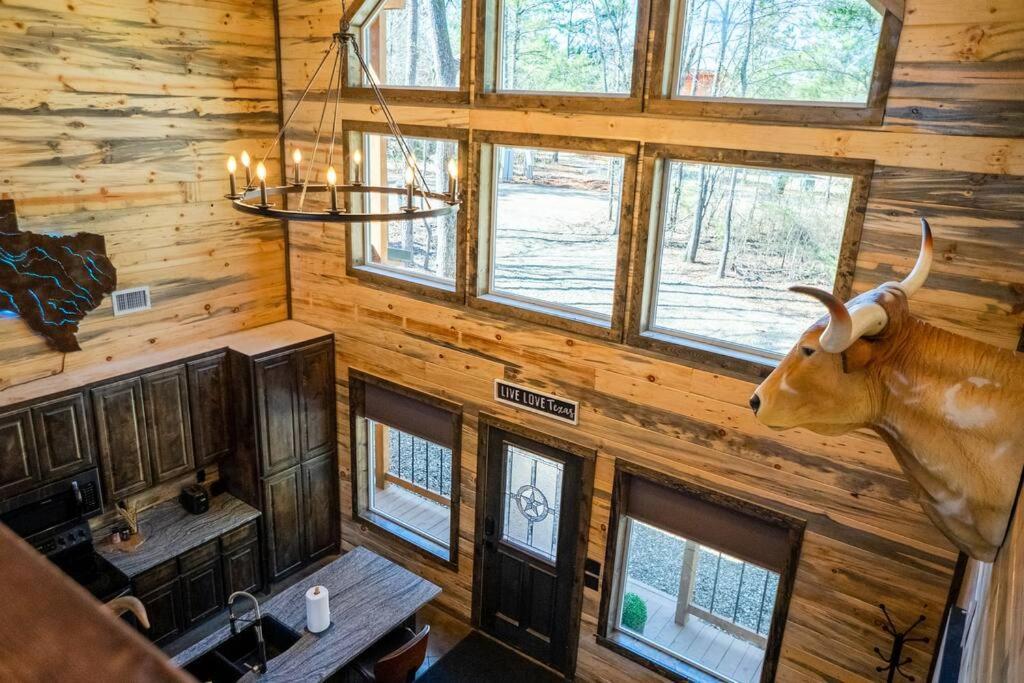 The Big Tex Luxury Cabin Is Epic Broken Bow Bagian luar foto