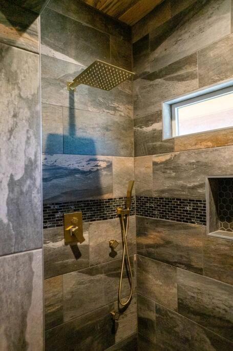 The Big Tex Luxury Cabin Is Epic Broken Bow Bagian luar foto