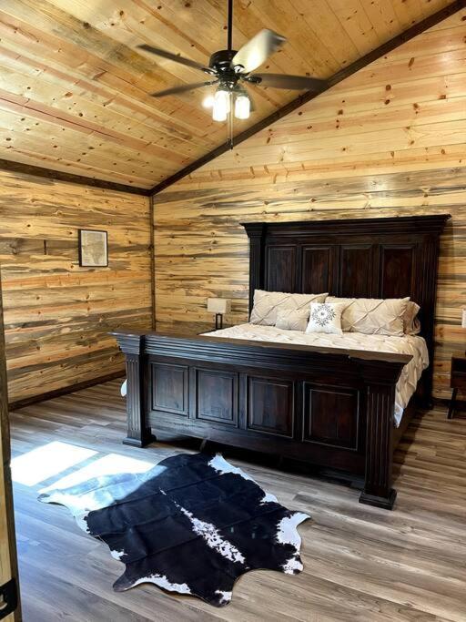 The Big Tex Luxury Cabin Is Epic Broken Bow Bagian luar foto