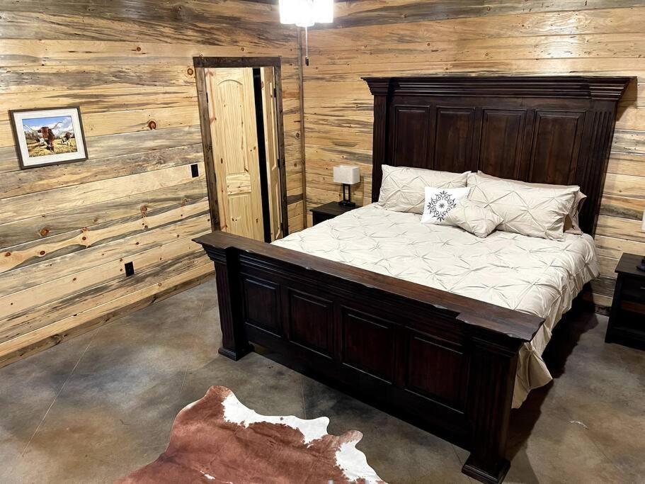 The Big Tex Luxury Cabin Is Epic Broken Bow Bagian luar foto