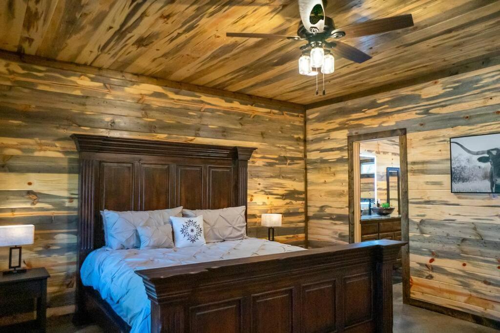 The Big Tex Luxury Cabin Is Epic Broken Bow Bagian luar foto