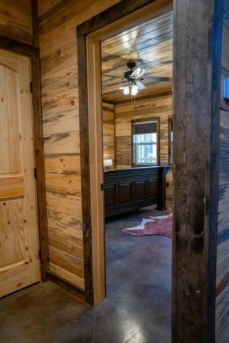 The Big Tex Luxury Cabin Is Epic Broken Bow Bagian luar foto